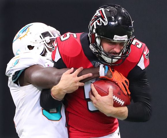 Photos: Falcons fall to Dolphins after second-half collapse