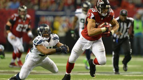 January 13, 2013 Atlanta: Atlanta Falcons tight end Tony Gonzalez breaks the tackle of Seattle Seahawks middle linebacker Bobby Wagner to pick-up extra yardage during the final seconds of the game Sunday January 13, 2012. The pass from Matt Ryan setup the game winning field goal. BRANT SANDERLIN / BSANDERLIN@AJC.COM
