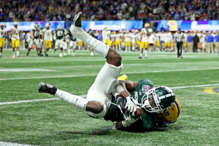 Michigan State Spartans wide receiver Jayden Reed (1) catches the go-ahead touchdown against Pittsburgh Panthers defensive back M.J. Devonshire, behind, in the fourth quarter of the Chick-fil-A Peach Bowl at Mercedes-Benz Stadium in Atlanta, Thursday, December 30, 2021. JASON GETZ FOR THE ATLANTA JOURNAL-CONSTITUTION