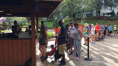 SeaWorld Orlando visitors line up for free beer, a summertime promotion at the theme park. Guests can get up to two complimentary 7-ounce pours at a specific bar near Shamu Stadium. (Dewayne Bevil/Orlando Sentinel/TNS)