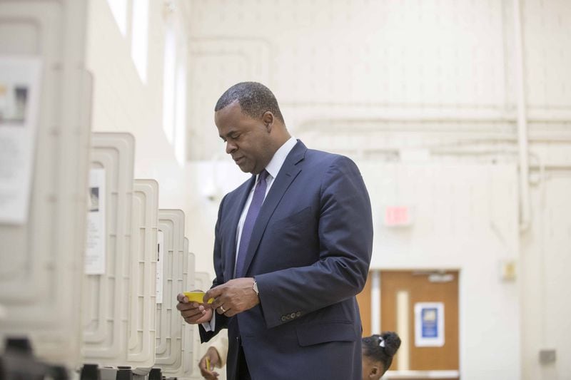 Then-Atlanta Mayor Kasim Reed casts his vote for the Atlanta mayoral run-off election at Fickett Elementary School on Tuesday, Dec. 5, 2017. ALYSSA POINTER/ALYSSA.POINTER@AJC.COM