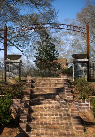 Driving tour of historic cemeteries in Roswell