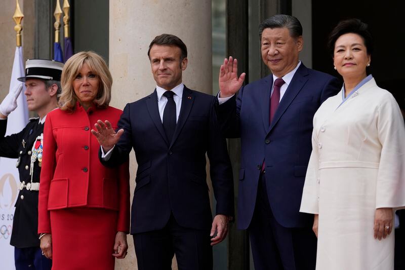 French President Emmanuel Macron, second left, his wife Brigitte Macron, left, China's President Xi Jinping and his wife Peng Liyuan pose on the steps of the Elysee Palace, Monday, May 6, 2024 in Paris. China's President Xi Jinping is in France for a two-day state visit that is expected to focus both on trade disputes and diplomatic efforts to convince Beijing to use its influence to move Russia toward ending the war in Ukraine. (AP Photo/Thibault Camus)