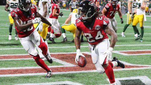Falcons running back Devonta Freeman scores a touchdown for a 14-7 lead over the Packers during the second quarter Sunday night. The Falcons' offense clicked in Week 2 after struggling in the season opener. (Curtis Compton/ccompton@ajc.com)