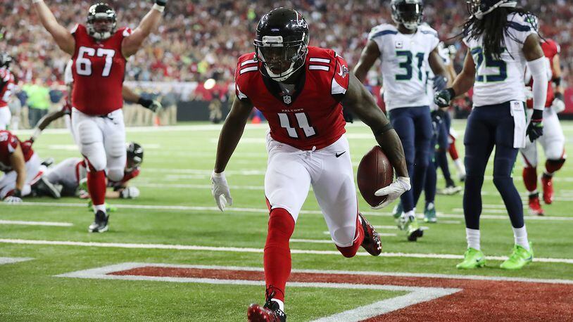 Falcons wide receiver Julio Jones scores a touchdown against the Seahawks to tie the score at 7-7 during the first quarter in a NFC divisional playoff game on Saturday, Jan. 14, 2017, in Atlanta. (Curtis Compton/ccompton@ajc.com)