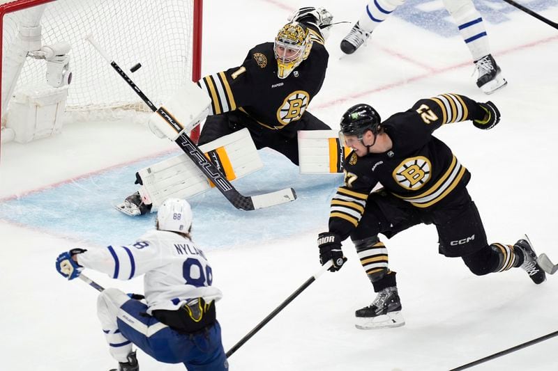 Toronto Maple Leafs' William Nylander (88) scores against Boston Bruins' Jeremy Swayman (1) as Bruins' James van Riemsdyk (21) defends during the third period of Game 7 of an NHL hockey Stanley Cup first-round playoff series, Saturday, May 4, 2024, in Boston. (AP Photo/Michael Dwyer)