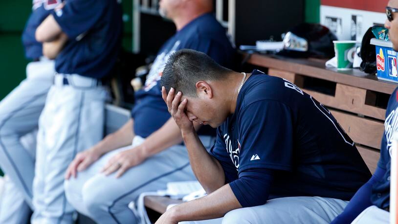 Atlanta Braves starting pitcher Manny Banuelos wipes his face after he was relieved during the third inning of a baseball game against the Washington Nationals at Nationals Park, Sunday, Sept. 6, 2015, in Washington. (AP Photo/Alex Brandon)