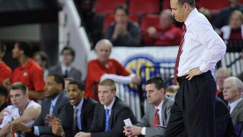 Georgia head coach Mark Fox reacts while coaching from the bench during an NCAA college basketball game against South Carolina, Tuesday, Feb. 17, 2015, in Athens, Ga. (AP Photo/Athens Banner-Herald, AJ Reynolds) Mark Fox is not pleased. (AP photo/Athens Banner-Herald/ Al Reynolds.)