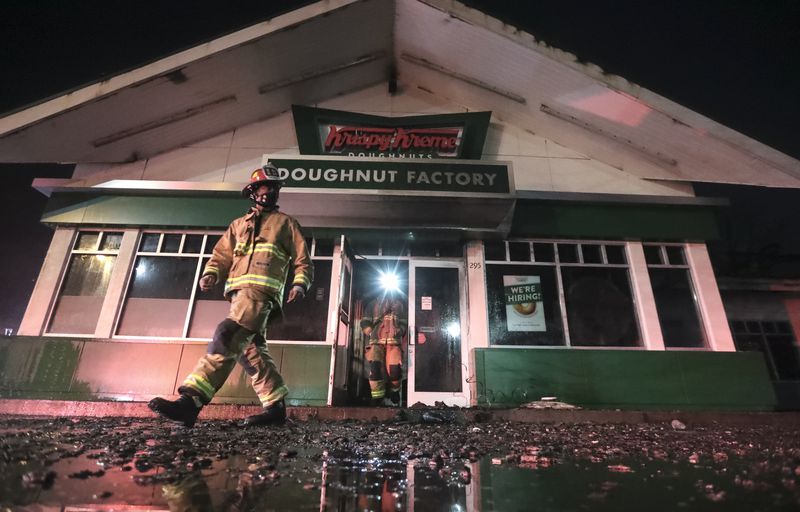  A  fast-moving fire broke out at the landmark Krispy Kreme on Ponce de Leon Avenue early on Feb. 10. John Spink/john.spink@ajc.com)


