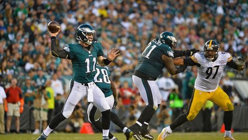 PHILADELPHIA, PA - SEPTEMBER 25: Quarterback Carson Wentz #11 of the Philadelphia Eagles looks to pass against the Pittsburgh Steelers in the fourth quarter at Lincoln Financial Field on September 25, 2016 in Philadelphia, Pennsylvania. (Photo by Alex Goodlett/Getty Images)