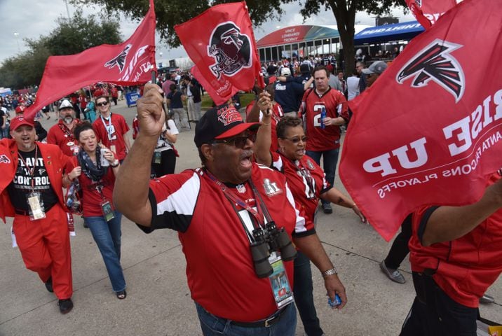 Falcons fans party in Houston on Super Bowl Sunday