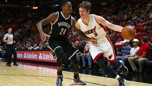 The Miami Heat's Luke Babbitt, right, drives against the Brooklyn Nets' Rondae Hollis-Jefferson in the fourth quarter of preseason action at American Airlines Arena in Miami on Tuesday, Oct. 11, 2016. The Heat won, 121-100. (David Santiago/El Nuevo Herald/TNS)