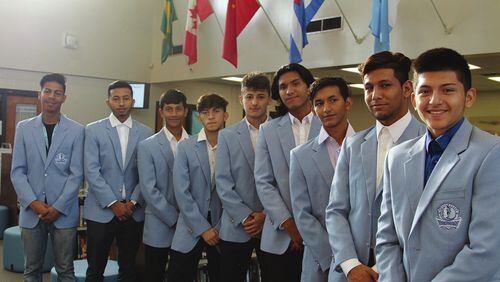 The Meadowcreek High School Boys Varsity soccer team celebrated their state championship victory at a special ceremony where players were given rings bearing the official school logo. Samantha Díaz Roberts/MundoHispanico