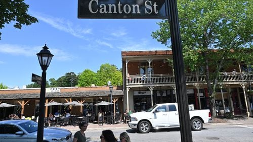 Roswell is considering a task force of business owners, residents and city leaders to strategize on turning Canton Street into a walkable promenade that is closed to vehicular traffic. (Hyosub Shin / Hyosub.Shin@ajc.com)