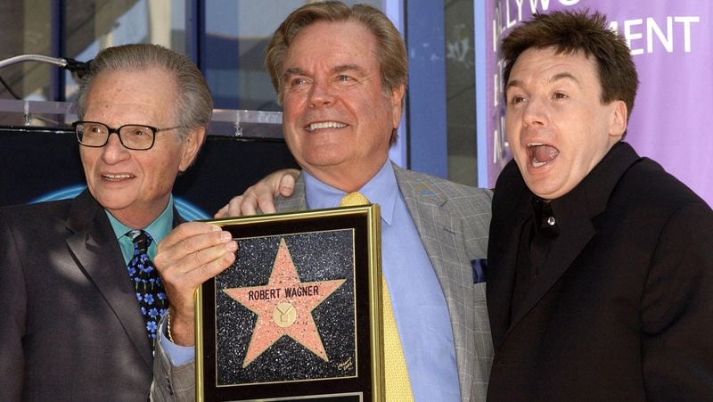 Actor Robert Wagner (C) poses with talk show host Larry King (L) and actor Mike Meyers at ceremony honoring Wagner with a star on the Hollywood Walk of Fame on July 16, 2002 in Hollywood, California. (Photo by Vince Bucci/Getty Images)