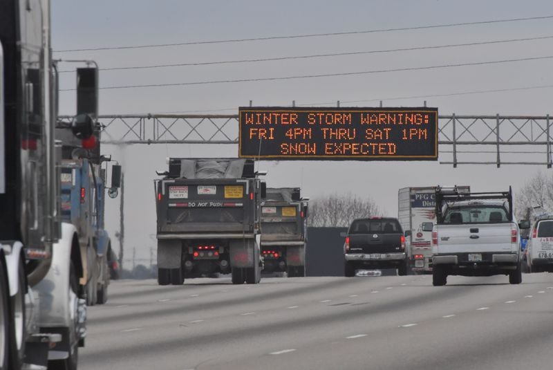 January 6, 2017 Doraville - Winter storm warnings flash on the DOT sign on I-85 south of Jimmy Carter Blvd on Friday, January 6, 2017. The winter storm could bring 3 to 4 inches of snow accumulation in the county, officials said. HYOSUB SHIN / HSHIN@AJC.COM