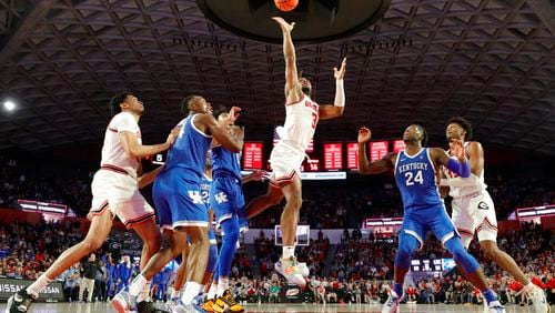 Georgia guard Kario Oquendo goes to the basket over the Kentucky defense during the second half Saturday. Coming off a resounding 75-68 win over the Wildcats, it’s time Georgia plays with confidence and, quite frankly, a little desperation. (AP Photo/Alex Slitz)