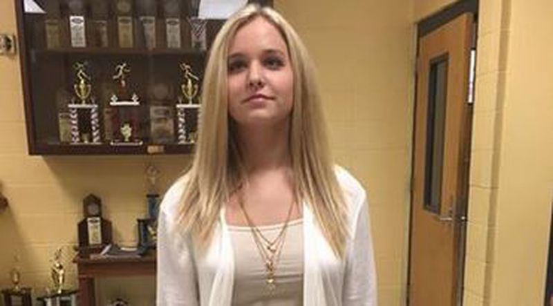  This Kentucky student was sent home because this outfit exposed collarbone.