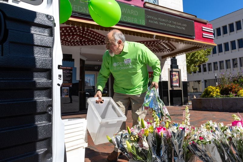 Florist K. Mike Whittle gives away free flower bouquets in Marietta Square in Marietta on Wednesday, October 18, 2023. The event was part of the Society of American Florist's “Petal it Forward” goodwill initiative. (Arvin Temkar / arvin.temkar@ajc.com)