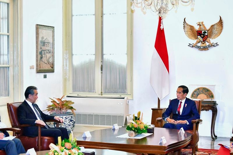 In this photo provided by the Indonesian Presidential Palace, Chinese Foreign Minister Wang Yi, left, talks with Indonesia President Joko Widodo during a meeting at the palace in Jakarta, Indonesia, Thursday, April 18, 2024. The Chinese and Indonesian foreign ministers called for an immediate and lasting cease-fire in Gaza after a meeting in Jakarta on Thursday, condemning the humanitarian costs of Israel's ongoing war against Hamas. (Vico/Indonesian Presidential Palace via AP)