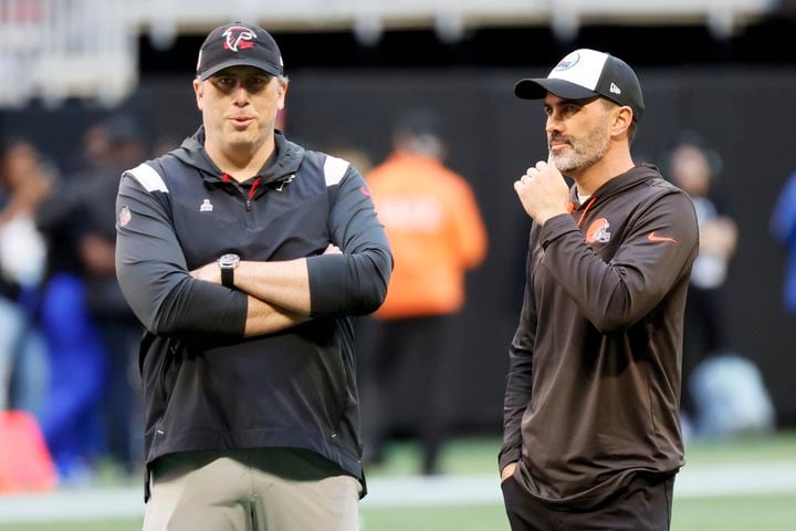 Falcons coach Arthur Smith and Browns coach Kevin Stefanski chat before the game Sunday at Mercedes-Benz Stadium. (Miguel Martinez / miguel.martinezjimenez@ajc.com)