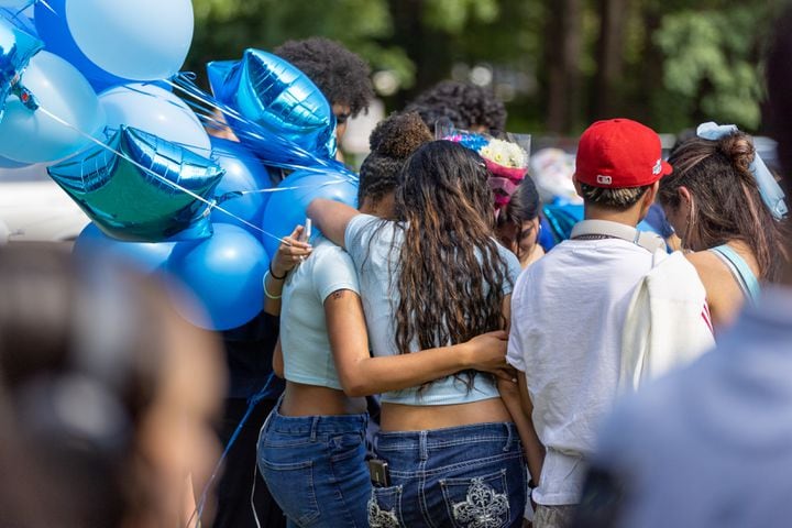 Balloon release for Dunwoody High student
