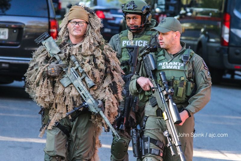 SWAT officers responded to a gunman barricaded in a northwest Atlanta home. JOHN SPINK / JSPINK@AJC.COM