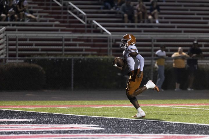 Kell quarterback Kemari Nix (8) scores a touchdown. (Photo/Jenn Finch)