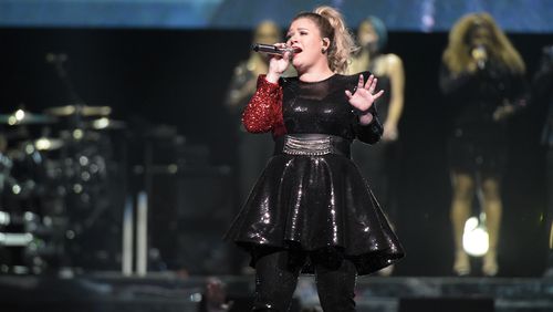 LOS ANGELES, CALIFORNIA - JANUARY 26: Singer Kelly Clarkson performs at Staples Center on January 26, 2019 in Los Angeles, California. (Photo by Michael Tullberg/Getty Images)