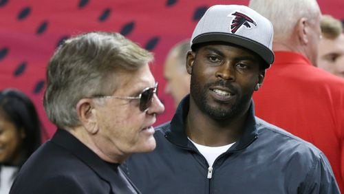 January 1, 2017, Atlanta: Former Falcons quarterback Michael Vick talks with former head coach Jerry Glanville as they return to the Georgia Dome before the team plays the Saints on Sunday, Jan. 1, 2017, in Atlanta.    Curtis Compton/ccompton@ajc.com