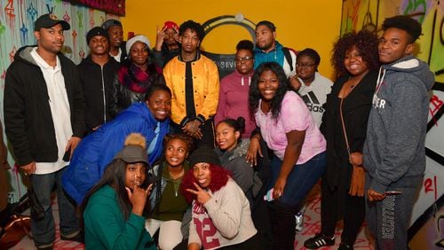 21 Savage poses with 21 Atlanta kids enrolled in his "Bank Account" financial literacy program.