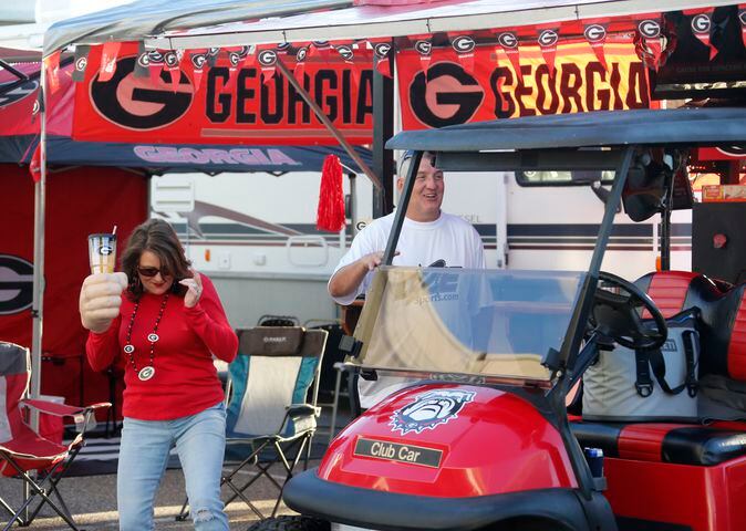 Photos: Georgia fans already fired up in Jacksonville