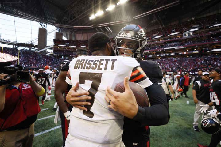 Falcons quarterback Marcus Mariota embraces Browns quarterback Jacoby Brissett at the end of the game Sunday in Atlanta. (Miguel Martinez / miguel.martinezjimenez@ajc.com)