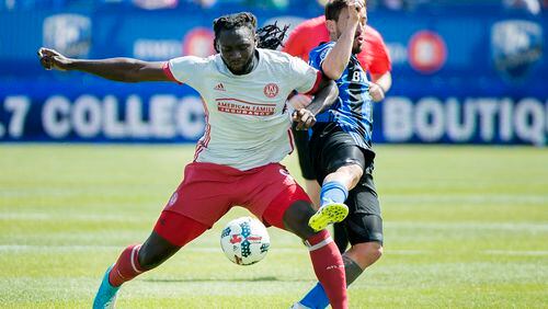 Montreal Impact’s Hernan Bernardello, right, challenges Atlanta United’s Kenwyne Jones during the first half of an MLS soccer game in Montreal, Saturday, April 15, 2017. It was the third consecutive road game for Atlanta United. (Graham Hughes/The Canadian Press via AP)