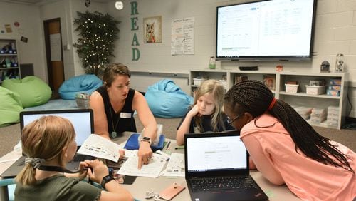 Melissa Murphy, Gwinnett Online Campus teacher, teaches her students during a blended learning elementary class at Gwinnett Online Campus in Lawrenceville on Wednesday, Sept. 25, 2019. In a blended classroom, both face-to-face and online instruction take place each day using full digital content developed by GCPS teachers. HYOSUB SHIN / HYOSUB.SHIN@AJC.COM