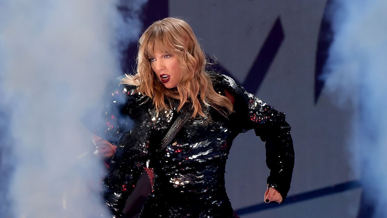 taylor swift reputation ネックレス Taylor Swift hints at Reputation (Taylor's Version) with