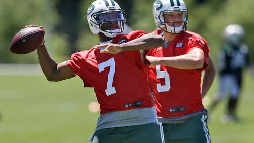 New York Jets quarterbacks Geno Smith, left, and Christian Hackenberg look to throw during NFL football practice in Florham Park, N.J., Wednesday, June 15, 2016. (AP Photo/Seth Wenig)