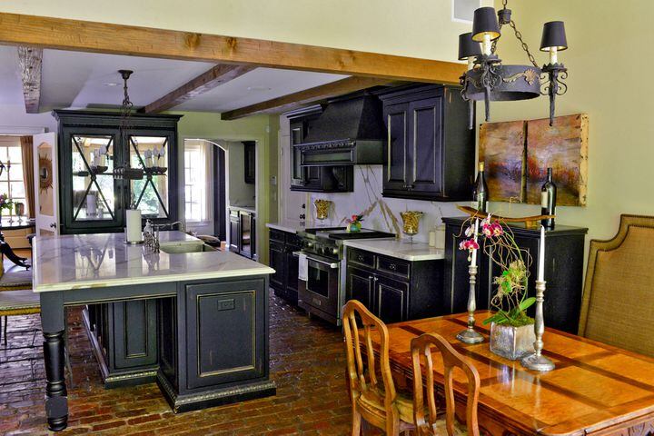 Black kitchens