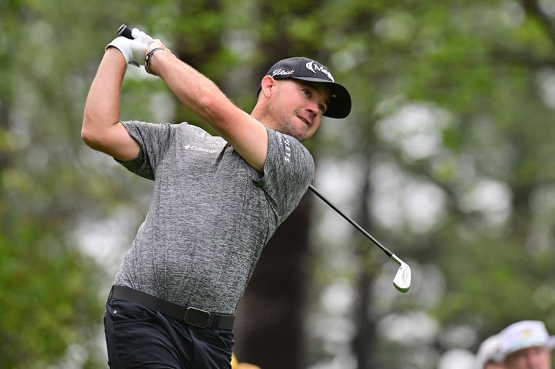 Brian Harman tees off on the fourth hole during the first round of the 2022 Masters. Harman is scheduled to play in the U.S. Open. (Hyosub Shin / Hyosub.Shin@ajc.com)