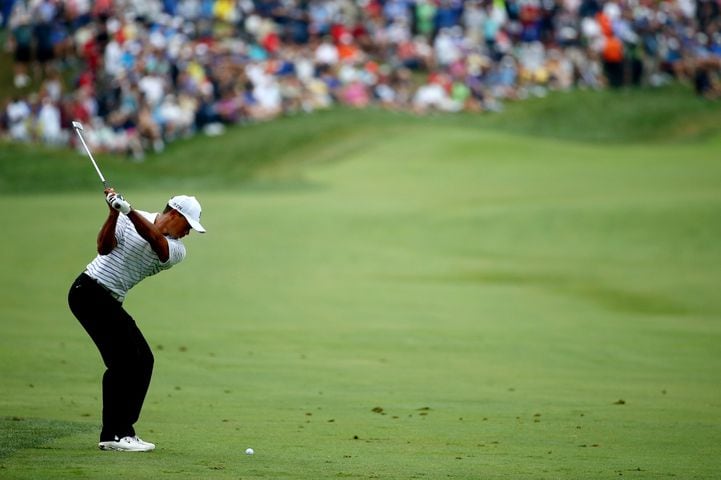 McIlroy leads, Tiger Woods misses the cut