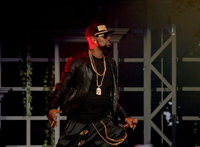 R. Kelly brings 'Buffet' tour to Philips Arena