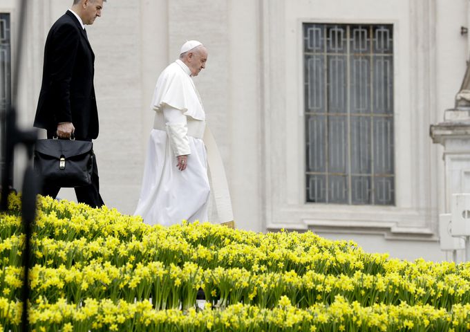 Photos: Pope Francis delivers Easter message, celebrates Mass at the Vatican