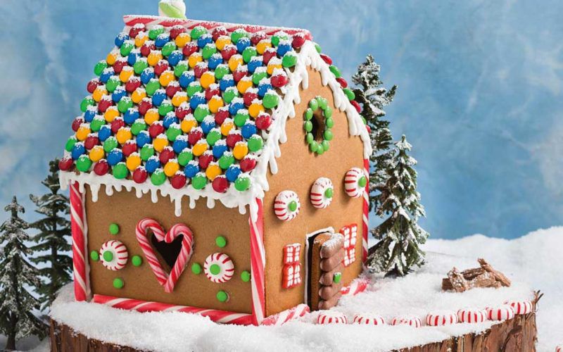 Bring the kids and decorate your own gingerbread house together in Alpharetta this Friday.