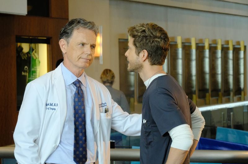  THE RESIDENT: L-R: Bruce Greenwood and Matt Czuchry in the "Independence Day" time period premiere episode of THE RESIDENT airing Monday, Jan. 22 (9:00-10:00 PM ET/PT) on FOX ©2017 Fox Broadcasting Co. Cr: Guy D'Alema/FOX