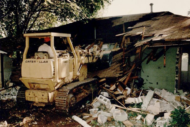 Bulldozers tear down houses in the Summerhill neighborhood on Oct. 9, 1993. (Todd Robertson / AJC Archive at GSU Library AJCP309-050w)