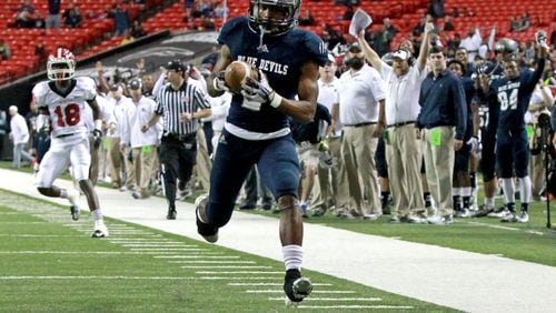 December 14, 2013 - Atlanta, Ga.: Norcross wide receiver Clinton Lynch (2) makes a touchdown catch in the first half of their game against North Gwinnett in the Class AAAAAA championship game at the Georgia Dome Saturday night in Atlanta, Ga., December 14, 2013. JASON GETZ / JGETZ@AJC.COM