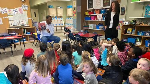 Former UGA and pro football player Malcolm Mitchell reads to Georgia pre-K students. (Courtesy photo)