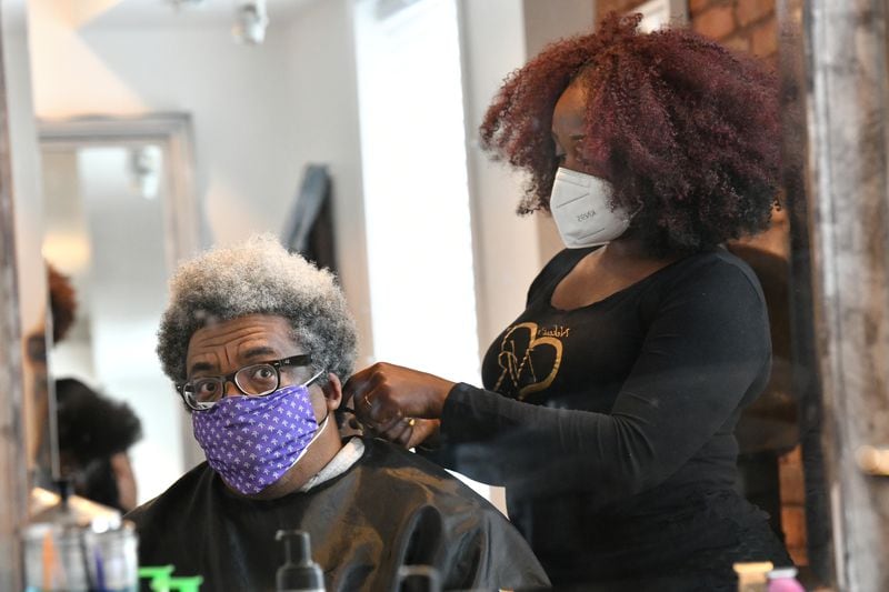 Nekesa Smith, a local stylist and hair expert, talks with AJC reporter Ernie Suggs about his hair and growing an Afro at her shop in College Park on Friday, Feb. 12, 2021. (Hyosub Shin / Hyosub.Shin@ajc.com)