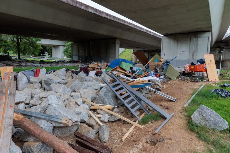 A homeless encampment in downtown Atlanta is pictured on Thursday, August 25, 2022. The city and the nonprofit Partners for HOME plan to shut down the encampment before Labor Day and find housing for the residents. (Arvin Temkar / arvin.temkar@ajc.com)