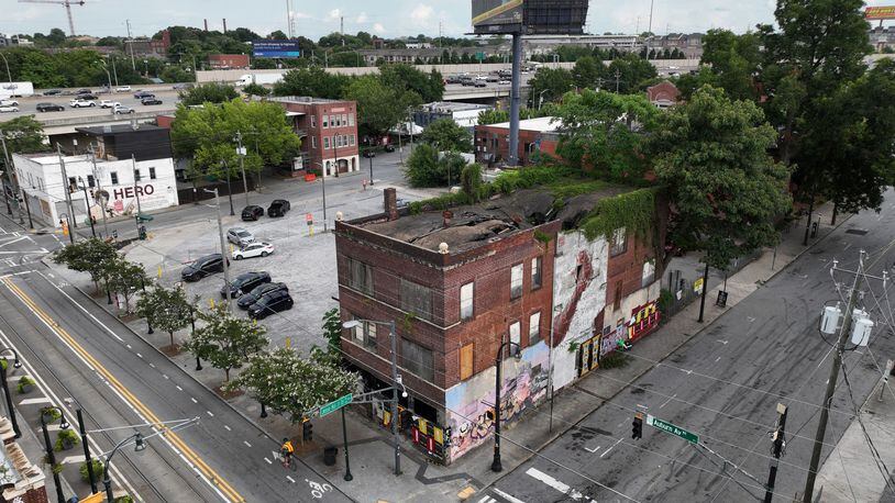 Aerial photograph shows 229 Auburn Avenue, which is targeted for razing to make way for affordable housing.  Local preservationists are fighting it, arguing about the buildings historic value. (Hyosub Shin / Hyosub.Shin@ajc.com)